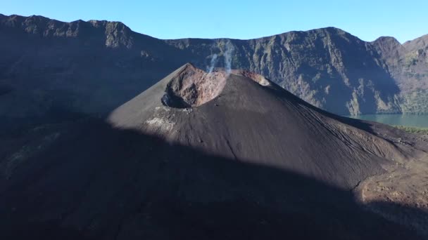 Approaching Active Crater Cone Mount Rinjani Volcano Indonesia Nusa Tenggara — Stock video