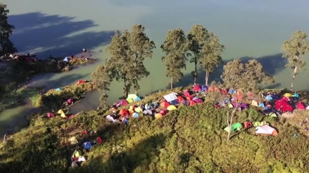 Campsite Crater Lake Mount Rinjani Volcano Indonesia Nusa Tenggara Aerial — Stok video