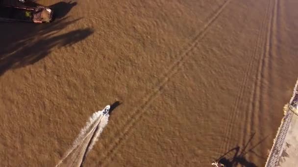 Motorboat Leaves Water Wake Brown Waters Parana River Buenos Aires — Stockvideo