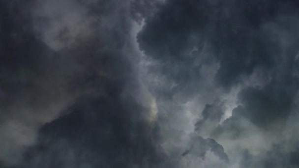 Гроза Темном Небе Густые Кучевые Облака Движутся — стоковое видео