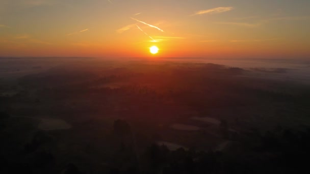 Golden Sunlight Horizon Misty Morning Rural Landscape Aerial Wide Shot — Vídeos de Stock
