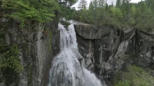 Aerial Approaching Shot Natural Waterfall Dolomite Mountains Italy — 图库视频影像