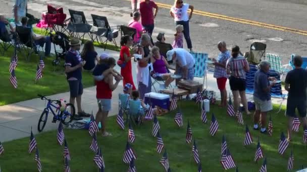 Family Friends Gather Usa Holiday Celebration Picnic Street Waiting Parade — Videoclip de stoc
