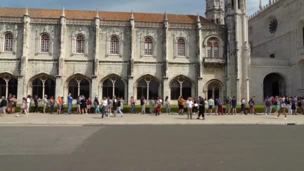 Linhas Turistas Perto Mosteiro Jerónimos Antigo Mosteiro Ordem São Jerónimo — Vídeo de Stock