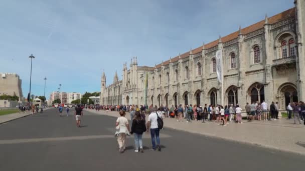 Lines People Streches Jeronimos Monastery Who Visiting Church — Vídeo de stock