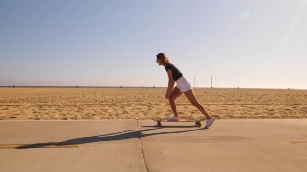 Woman Pushing Skateboard Leg Foot Beachfront Wide Side View — Stock videók