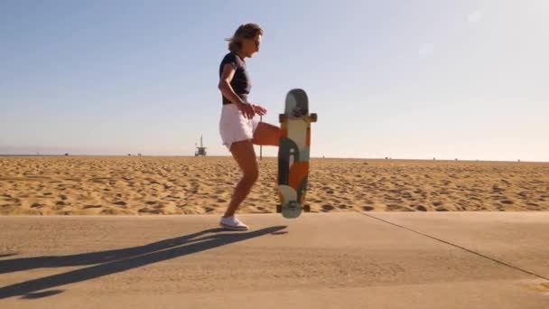 Skater Girl Doing Tricks Longboard Summer Day Slow Motion — Stockvideo