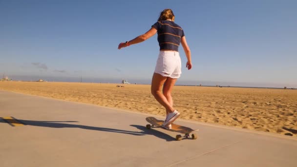 Portrait Woman Extreme Sport Riding Skateboard Summertime Slow Motion — Video Stock