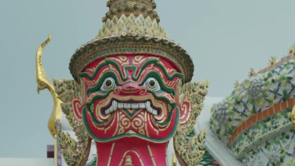 Cinematic Religious Travelling Footage Yak Statues Temple Emerald Buddha Wat — Stockvideo