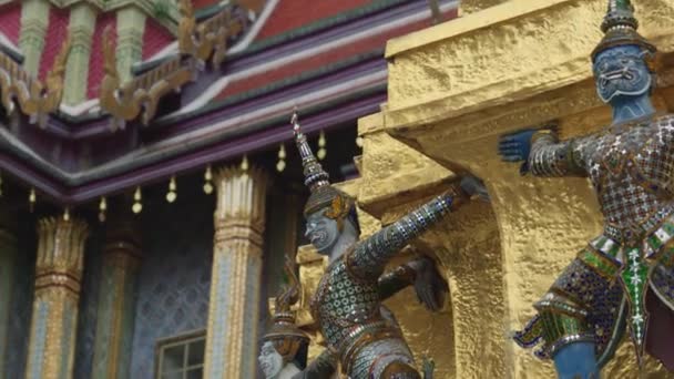 Cinematic Religious Travelling Footage Yak Statues Temple Emerald Buddha Wat — Video Stock