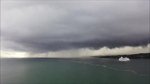 Navio Cruzeiro Com Nuvens Tempestade Irlanda Por Drone — Vídeo de Stock