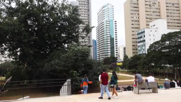 Audience Attends Theatrical Performance Parque Augusta City Park Sao Paulo — Video