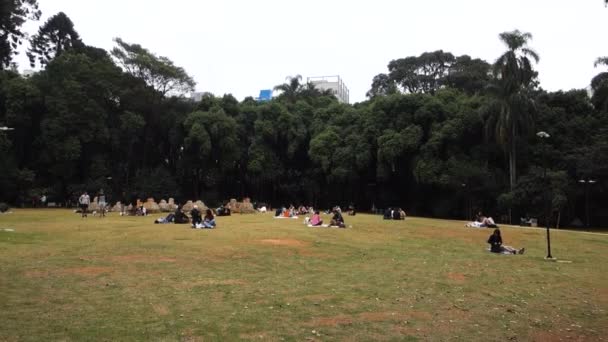 People Having Leisure Time Parque Augusta City Park Cloudy Day — Vídeo de stock