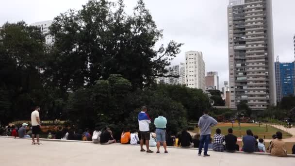 Audience Attends Theatrical Performance Parque Augusta City Park Sao Paulo — Video