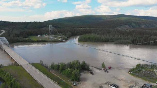 Drone Video Alyeska Pipeline Bridge Tanana River Big Delta Summer — Stock video