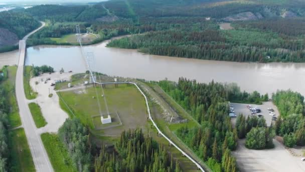 Беспилотное Видео Нефтепровода Транс Аляска Над Рекой Танана Районе Большой — стоковое видео