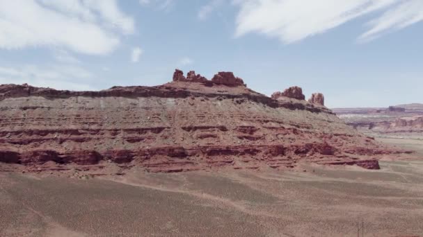 Tall Buttes Desert Cliffs Canyonlands National Park Utah Aerial — стокове відео