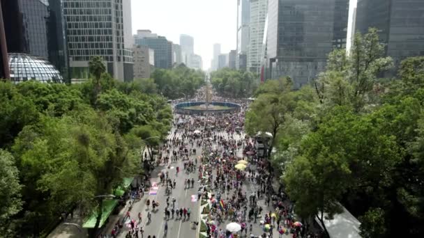 Drone Shot People Pride Parade Roundabout Mexico City — Stockvideo