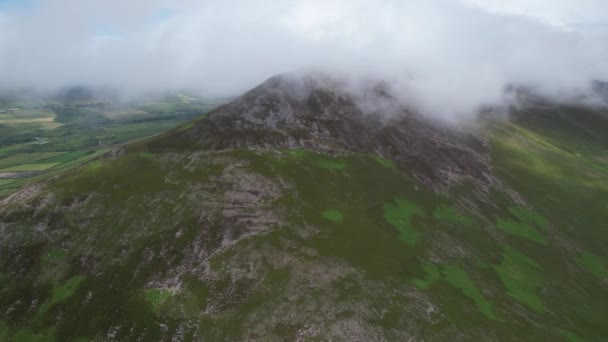 ディングル半島の山々南西大西洋岸 アイルランドドローンの空の景色 — ストック動画