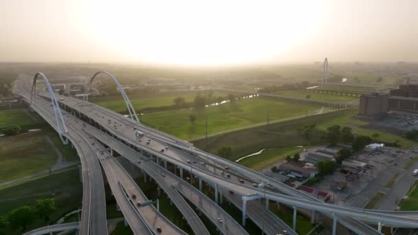 Famosi Ponti Sul Trinity River Dallas Texas Traffico Interstatale Tramonto — Video Stock