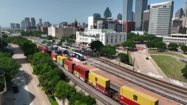 Cargo Train Car Tracks Downtown Dallas Skyline Aerial Reveal Shot — Stock videók