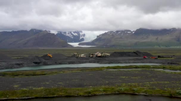 Iceland Glacier Construction Vehicles Foreground Drone Video Moving Forward — Vídeos de Stock