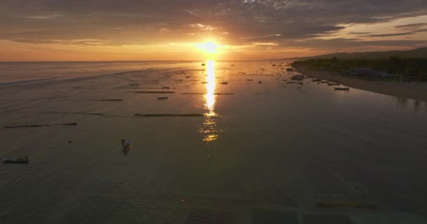 Güneş Doğarken Pantai Pasir Putih Tropikal Nusa Lembongan Adası Ndaki — Stok video