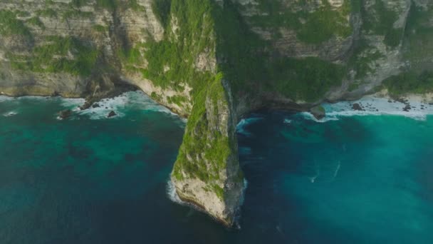 Malul Tropical Vibrant Nusa Penida Stâncă Calcar Sekartaji Aeriană — Videoclip de stoc