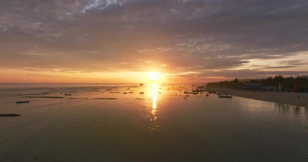 Beautiful Sunrise Pantai Pasir Putih Nusa Lembongan Seaweed Farmers Fisherman — 图库视频影像