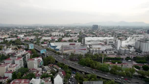 Zpětný Drone Záběr Pivní Továrny Mexico City Dopoledních Hodinách — Stock video