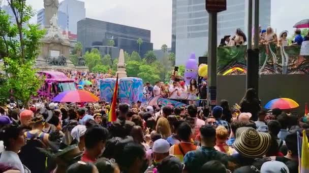 Shot People Watching Pride Parade Angel Inependencia Mexico City — Vídeo de Stock