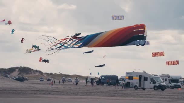 Famous Kite Festival Romo Island Denmark Campers Caravans Parked Sand — Stockvideo