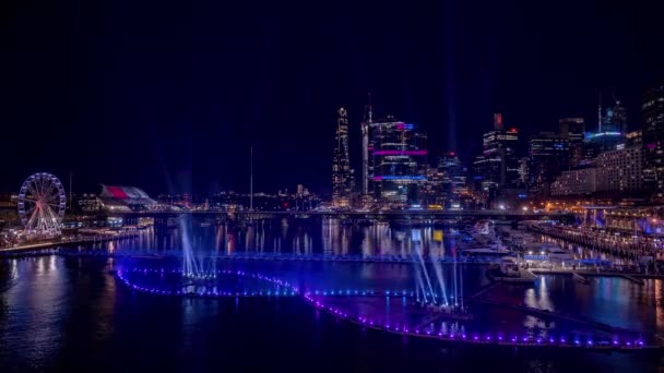 Wide Time Lapse Water Fountain Show Sydney Darling Harbour Vivid — ストック動画