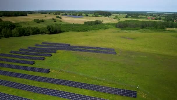 Ascending Helicopter Shot Solar Panels Installed Green Rural Landscape — ストック動画