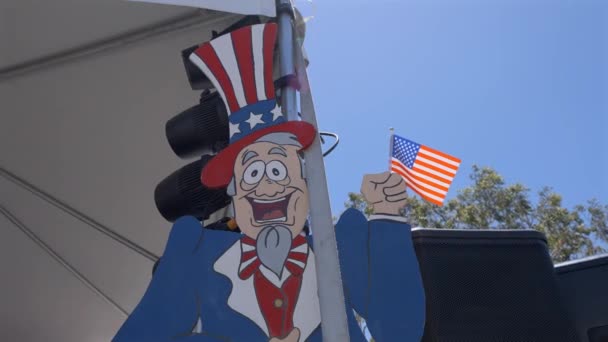 Cartoon Uncle Sam Holding American Flag — ストック動画