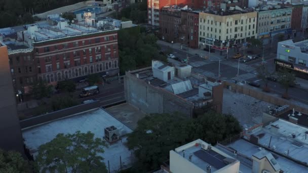 Slow Aerial Flight Tilt 125Th Street Harlem Nyc Just Sunrise — Stock Video