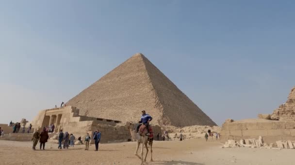 People Doing Some Sightseeing Amongst Pyramids Giza Egypt — Stock videók