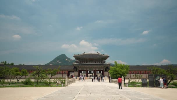 Geunjeongmun Gate Third Inner Gate Gyeongbokgung Palace Blue Sky People — Video Stock