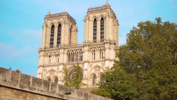 Pohybující Široký Záběr Fasádu Notre Dame Paris Jak Vidět Lodi — Stock video