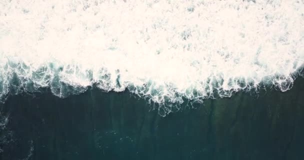 Overhead Drone Shot Sea Wave Beach Sea Water Looks Blue — Stock video