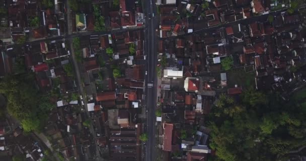 Overhead Drone Shot Densely Populated Settlement Highway Middle Some Trees — Vídeo de Stock