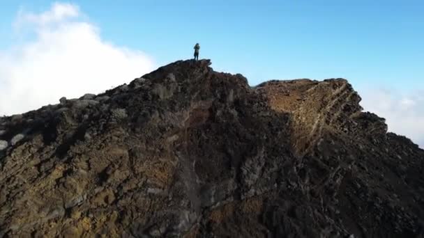 Drone Footage Man Taking Photo Summit Piton Des Neiges Reunion — Video Stock