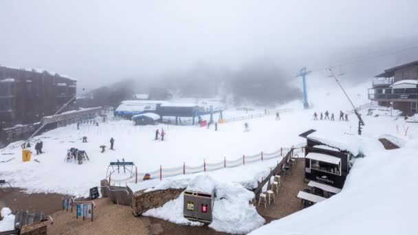 Time Lapse Sciatori Snowboarder Che Scendono Dalle Piste Falls Creek — Video Stock