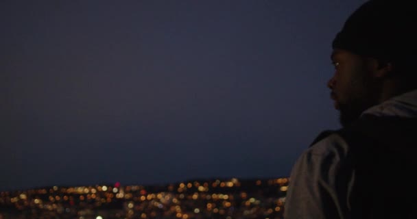 Young Black Jogger Stopping His Run View Stunning City Light — Vídeo de Stock