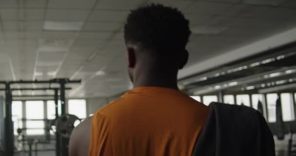 Young Black Athlete Orange Shirt Entering Gym Ready Start Working — 图库视频影像