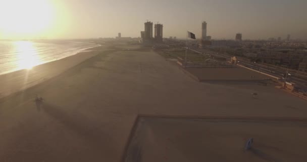 Clifton Beach Karachi Pakistan Evening Drone Shot Beach Pull Back — Stock Video