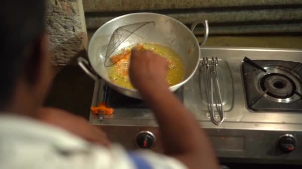Fish Frying Pan Karnataka Mysore Mysure India Poor House — Stockvideo