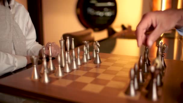 Man Shirt Playing Chess Luxury Chess Set — стоковое видео