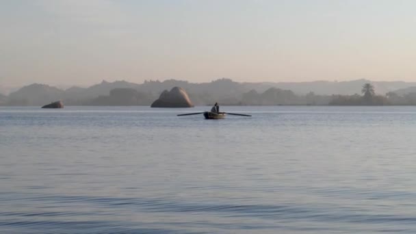Two Men Rowing Boat Lake Sunrise Rocks Background Aswan Egypt — Stock Video