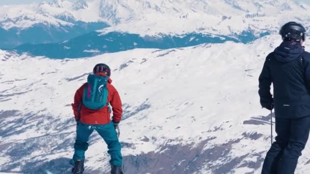 Snowboarder Skier Top Mountain Les Menuires — стокове відео